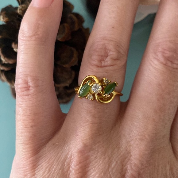 Jewelry - Vintage 18K Gold HGE Jade Gemstone Crystal Ring 6